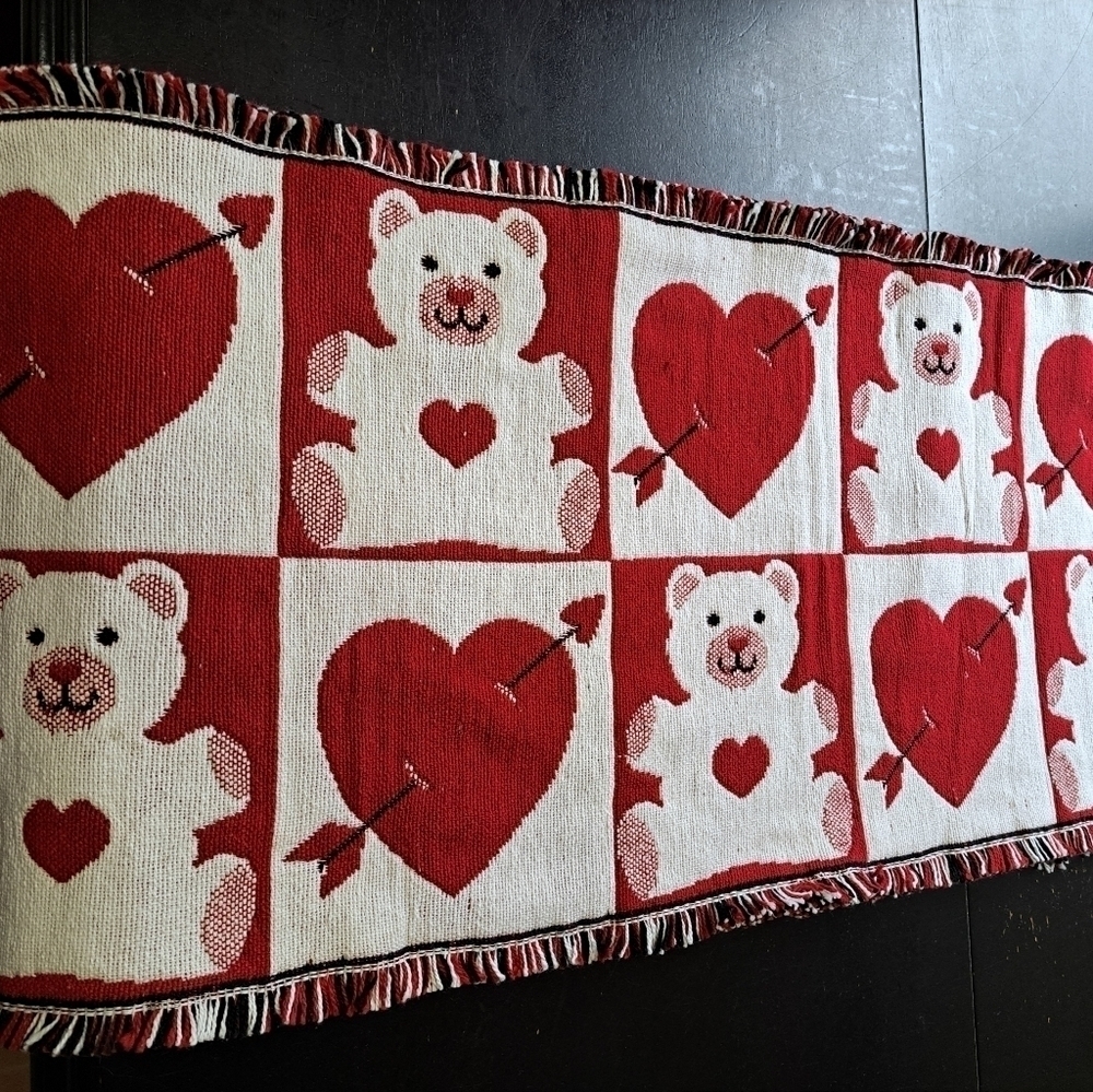 Valentine's Day Reversible Table Runner    13"×68"